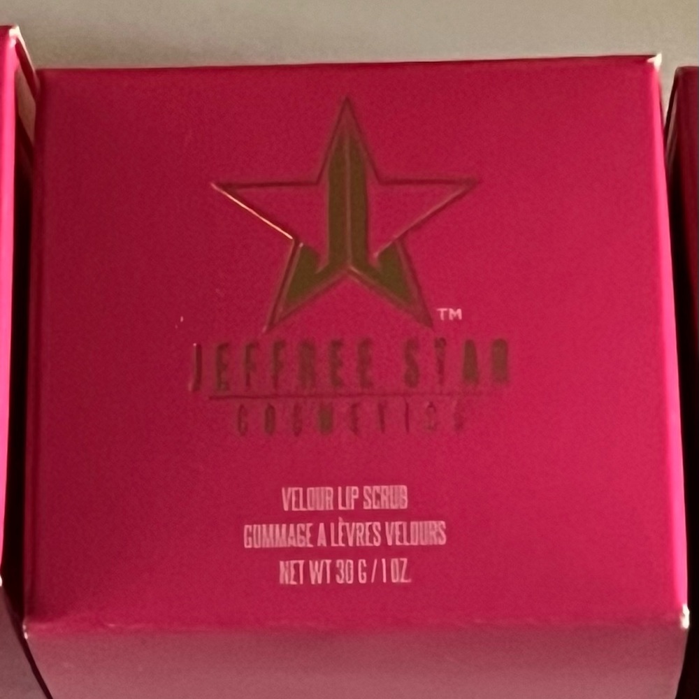Lip scrubs